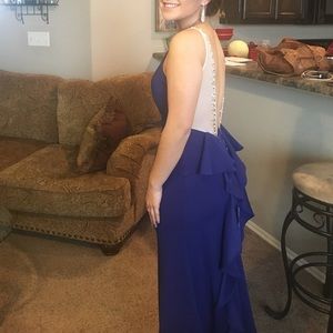 Slim fitting blue dress